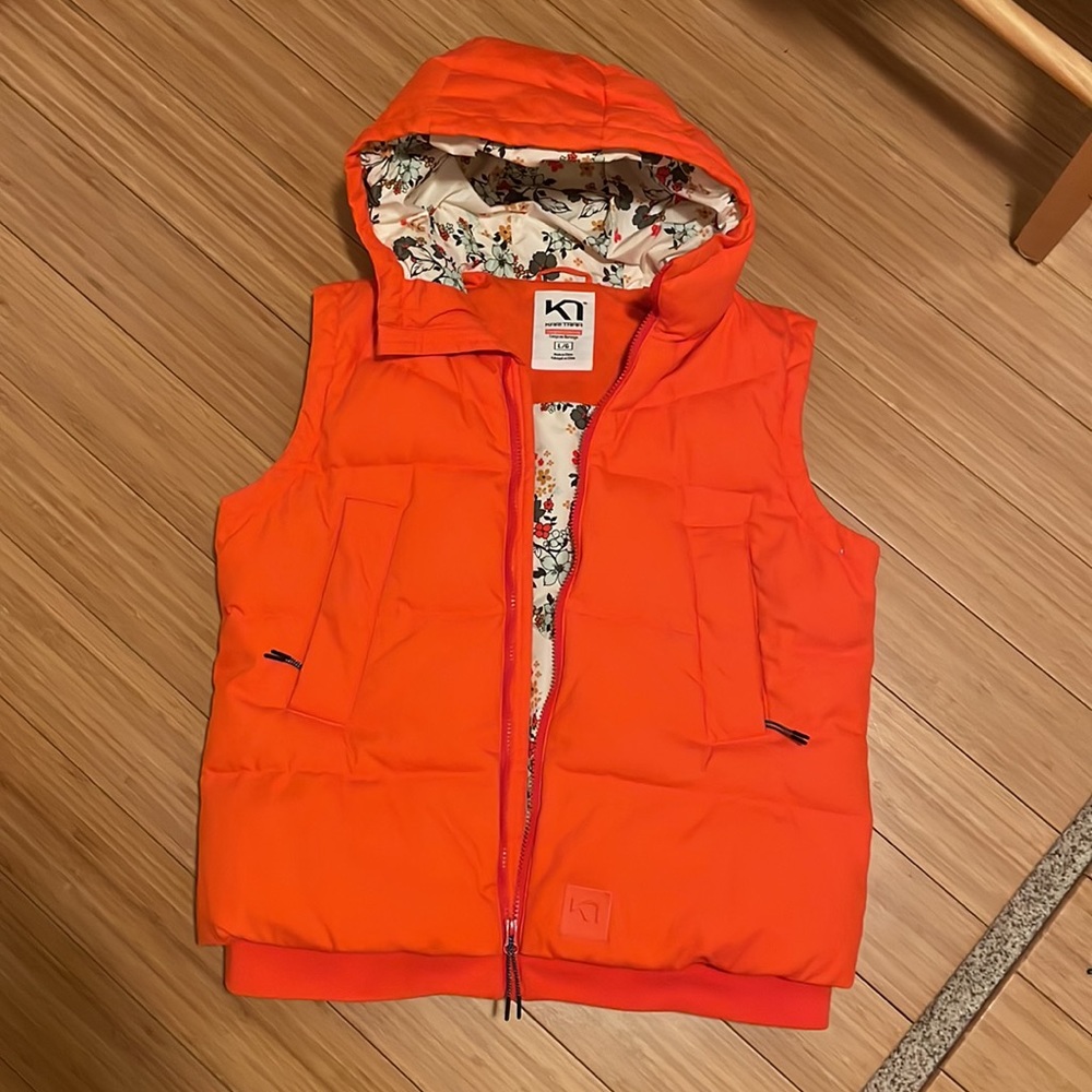 Kari Traa Bright Orange Hooded Puffer Vest with Floral Lining